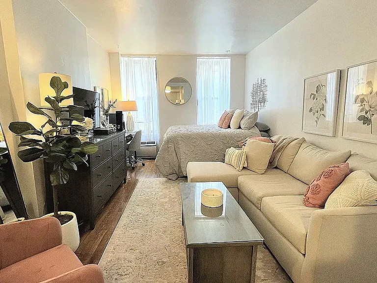 247 E 52nd St #4B — Photo 2