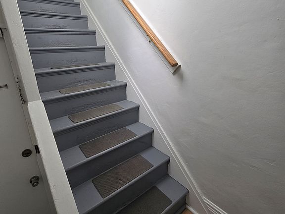 3rd image of 4105 Winterburn Ave APT 3
