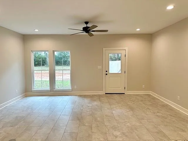 3 bed, 2.0 bath, 1400 sqft, $1,650 — Photo 4