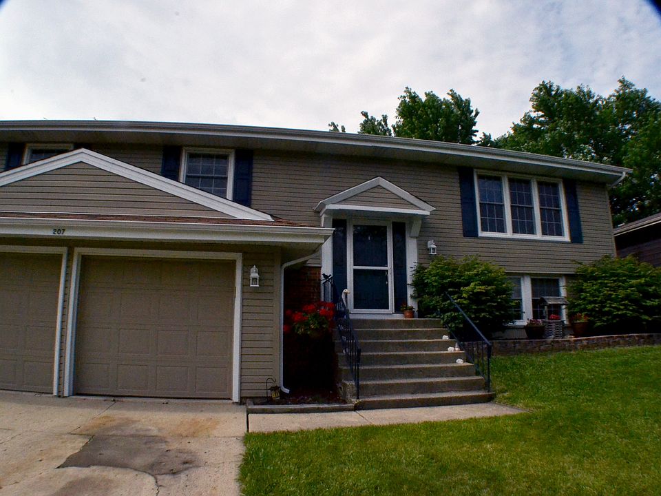 1st image of 207 Edgebrook Dr