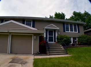 207 Edgebrook Dr, Bloomingdale, IL 60108