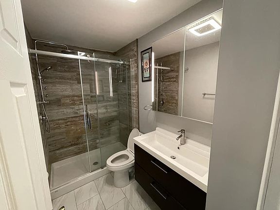 4th image of 4975 Stoneybrook Blvd