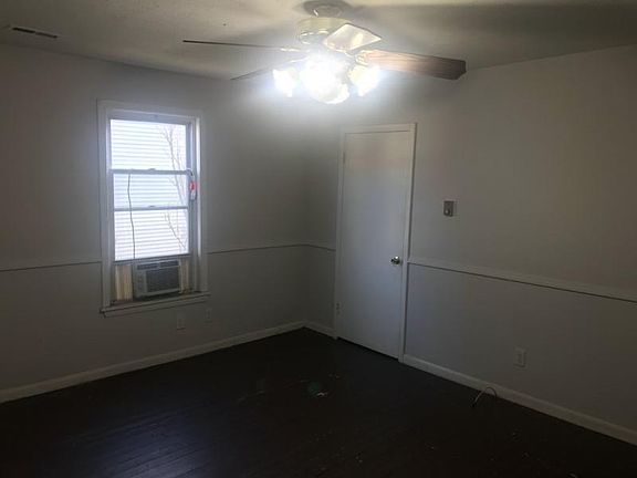 3rd image of 911 Goss Ave