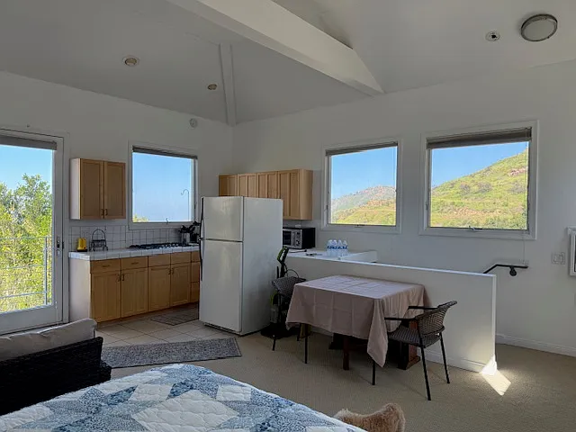 21154 Saddle Peak Rd — Photo 11