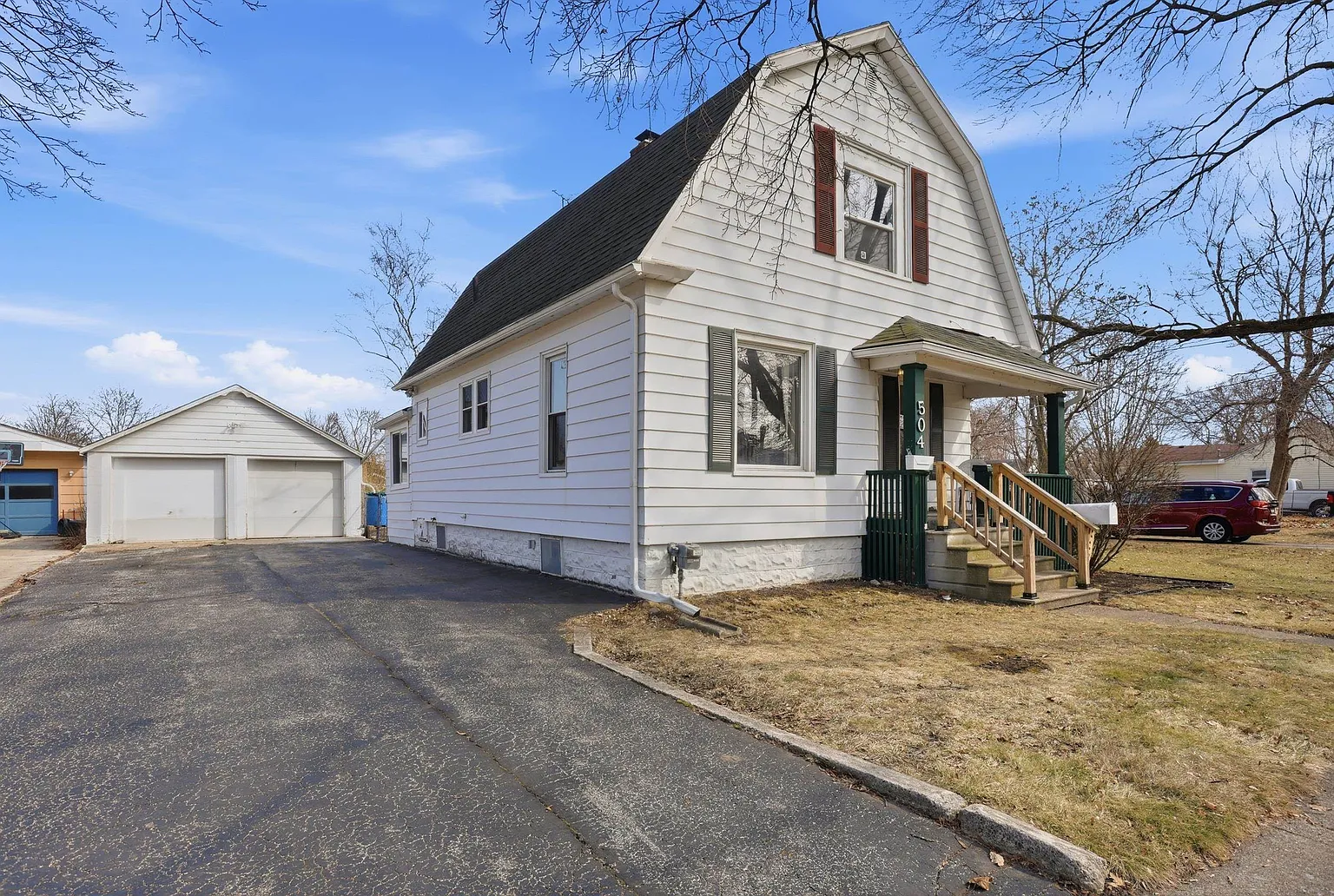 504 Sidney St photo 1