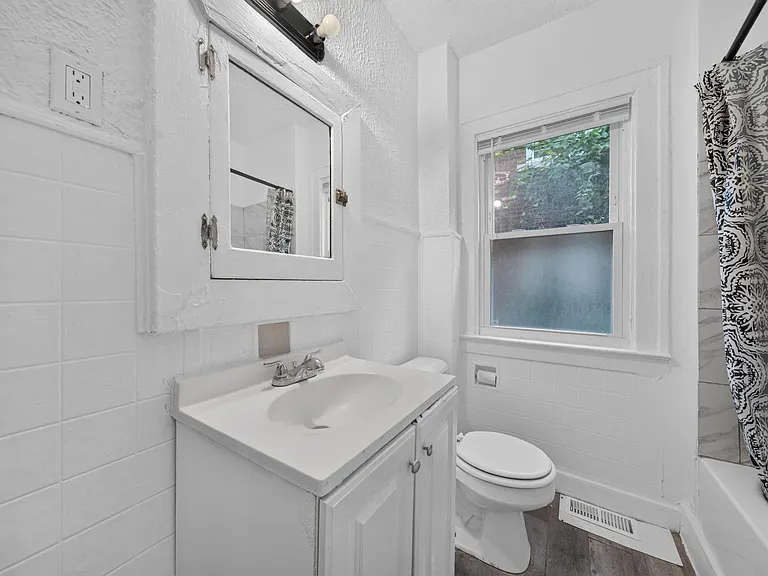 2025 Calvert St — Photo 27