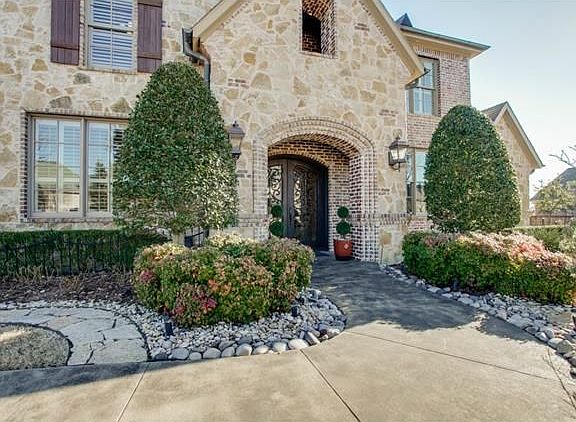 2nd image of 5605 S Woodcreek Cir