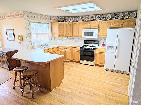 3rd image of 24963 Fox Ridge Dr