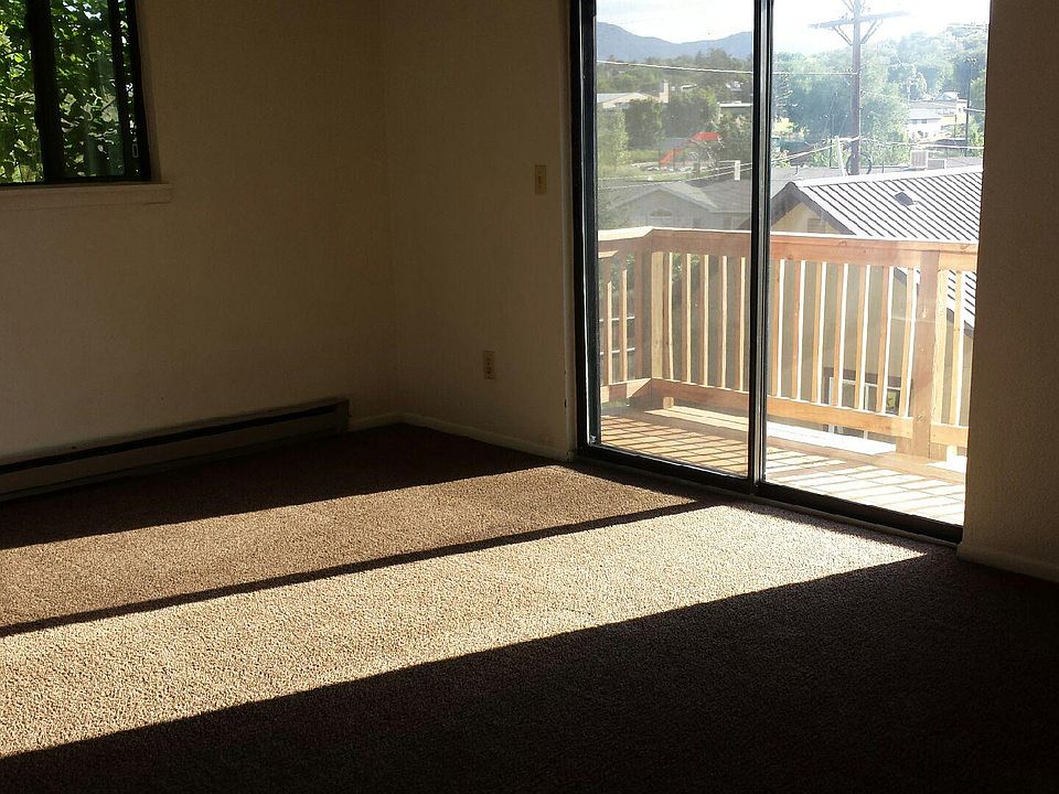 2nd image of 440 W 4th St APT 3