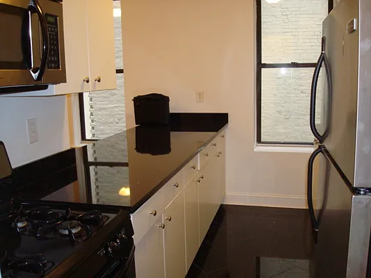 Rented by City Connections Realty | media 18