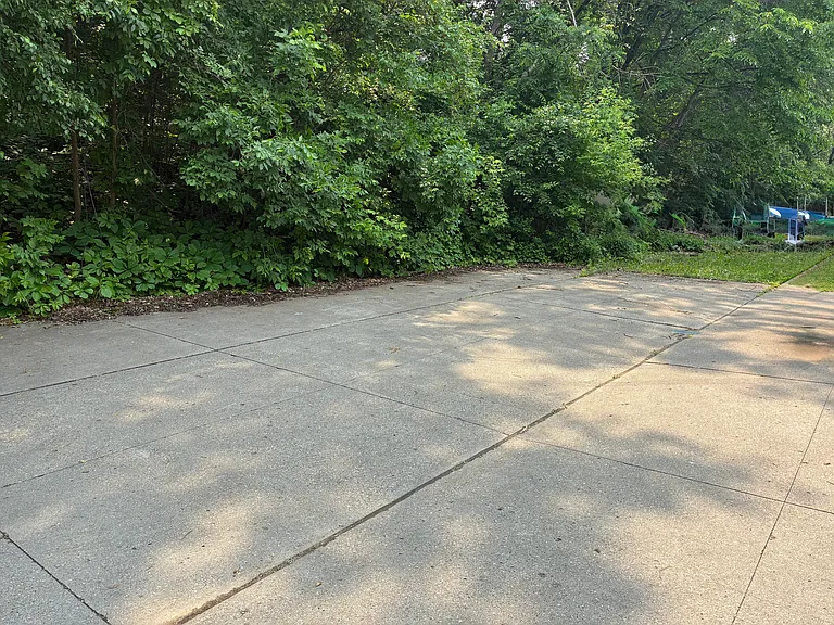1318 Circle Terrace Blvd NE — Photo 9
