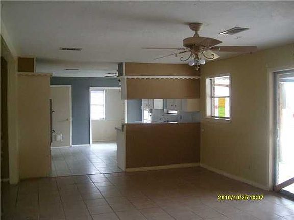 4th image of 14019 Woodforest Blvd