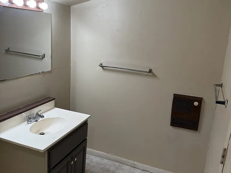 2134 N Norfolk Ave — Photo 8