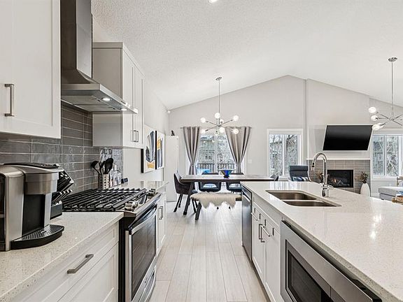 5th image of 103 W Walgrove Grn SE
