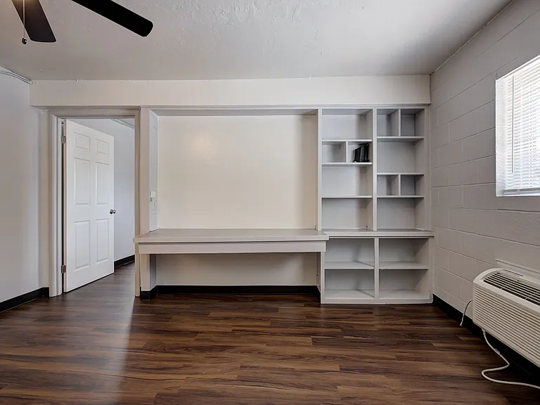 1325 W Lindsey St — Photo 35
