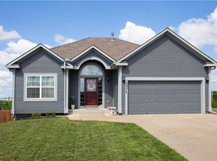19978 Palisade St, Spring Hill, KS 66083