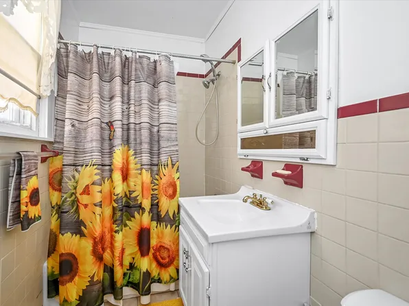 758 Glenmore Avenue image 3 of 10