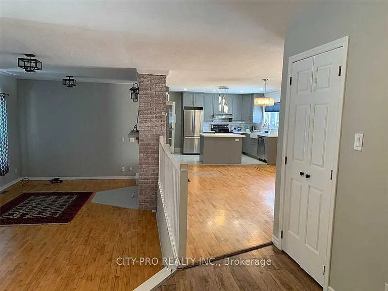 513370 2nd Line #MAIN FLOOR — Photo 12