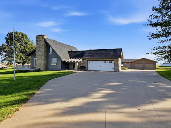 3293 Busch Ln, Cuba City, WI 53807