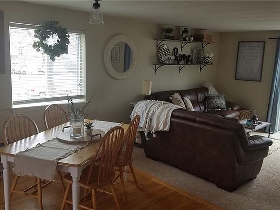 4th image of 142 Iron Oak Cir