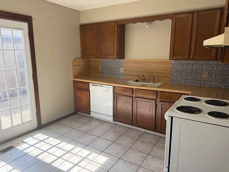 1405 N Rockwell Ave #B — Photo 14