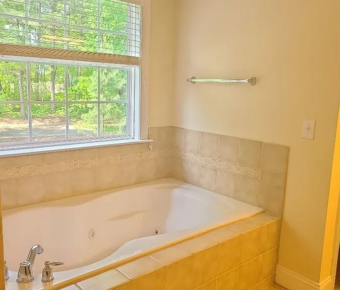 7801 Kensington Manor Ln — Photo 8