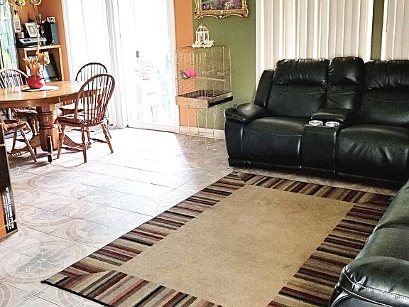 3rd image of 1333 Kingsbury Dr Unit 2