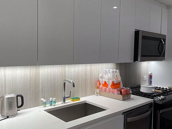 2nd image of 2922 Northern Blvd APT 2708