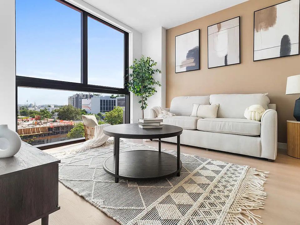 1st image of 2819 NW 1st Ave #403