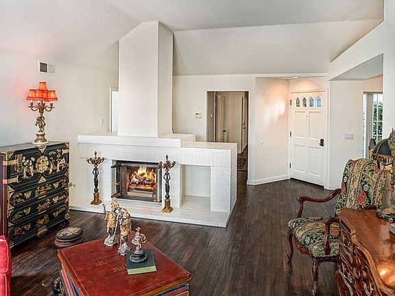 3rd image of 26061 Bellis Dr
