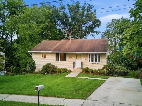 5607 Haddon Dr, Lanham, MD 20706