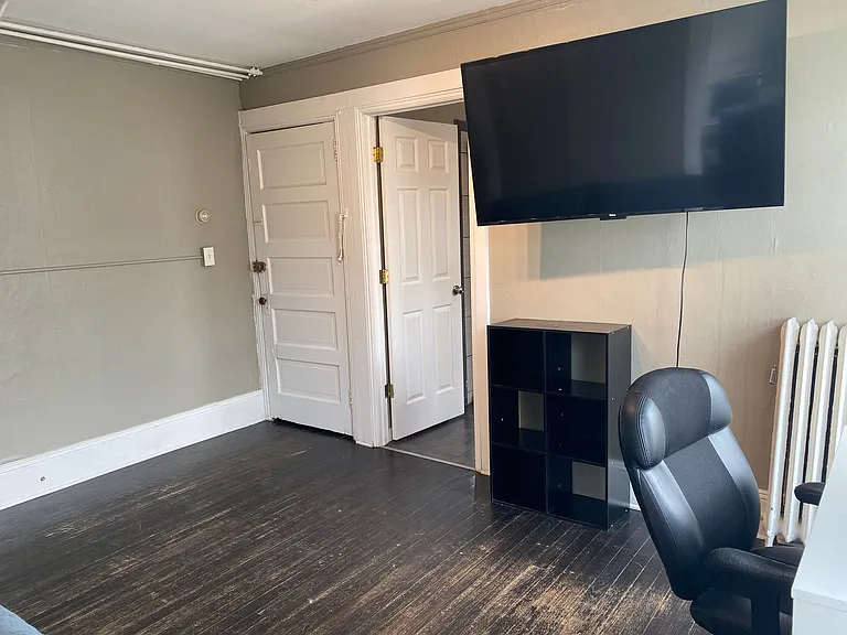 308 E Seneca St — Photo 53