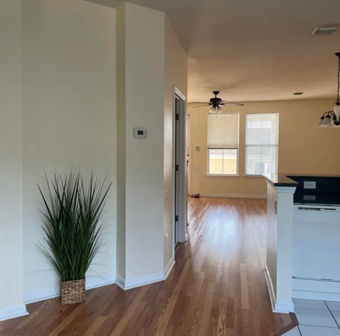 3 bed, 2.5 bath, 1550 sqft, $2,100 — Photo 2