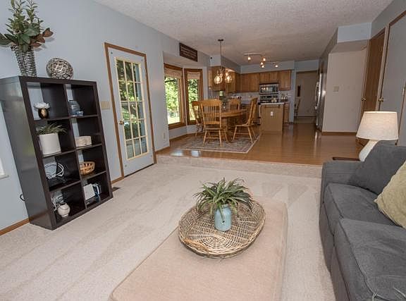 4th image of 7995 Schoolside Dr