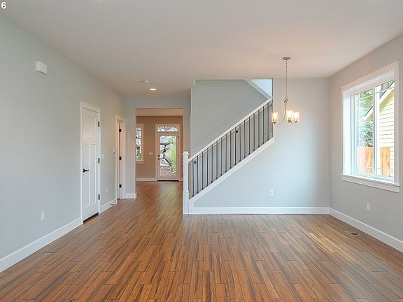 4th image of 6504 SE Alder Pl