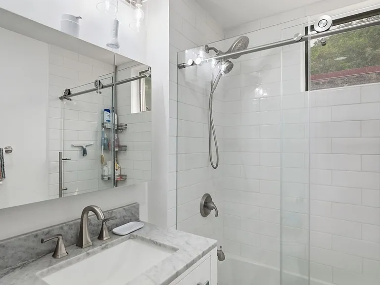 585 Franklin St #6 — Photo 18
