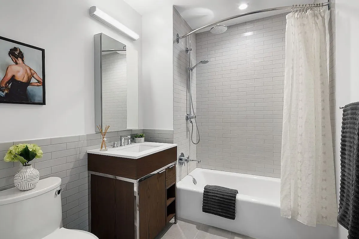 225 East 39th Street — Photo 3