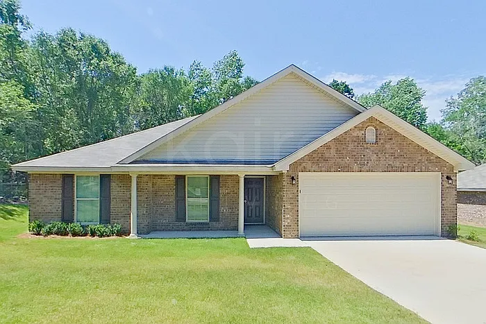 111 Live Oak Dr — Photo 1