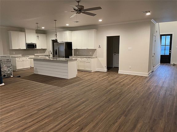 4th image of 1309 Leacrest Dr