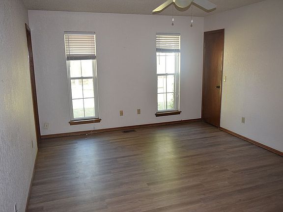 5th image of 208 Conestoga Dr