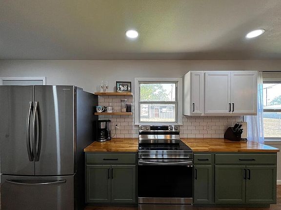 5th image of 904 NW Avenue I