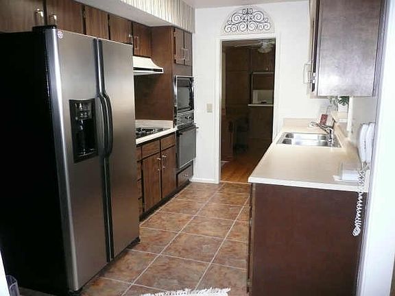 4th image of 557 E Leisure World --