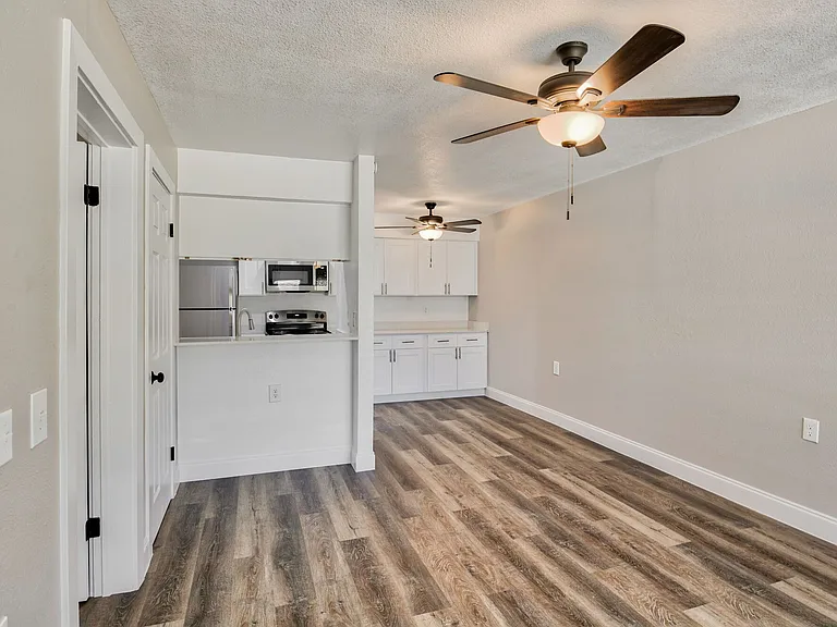 4700 King St — Photo 31