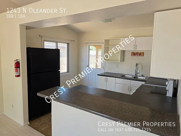 1243 N Oleander St — Photo 5
