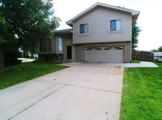 14701 Boyd St, Omaha, NE 68116