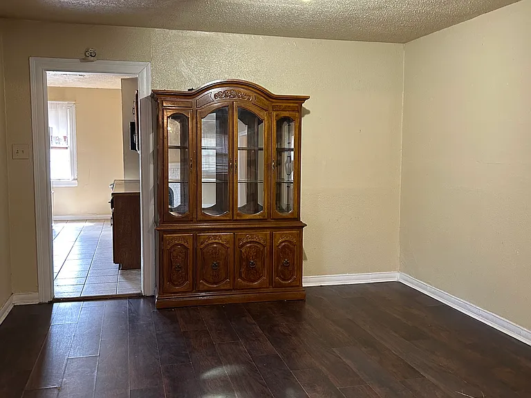 2426 Jordan St — Photo 10