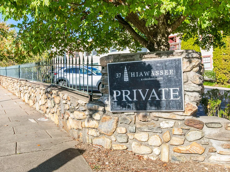 37 Hiawassee St #W305