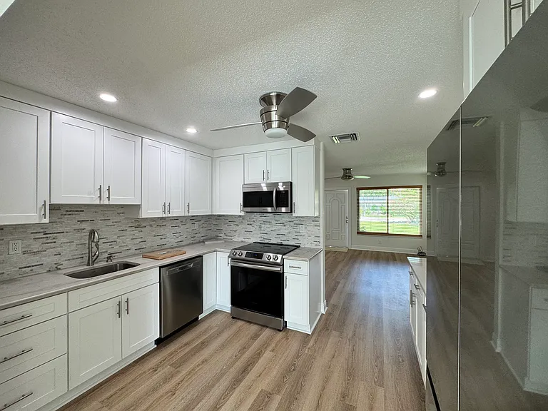 2436 SW Hideaway Ln — Photo 7