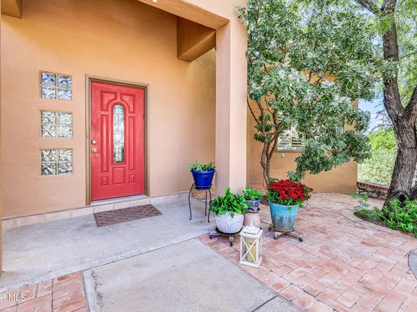 56 Sun Point Ln, El Paso, TX 79912