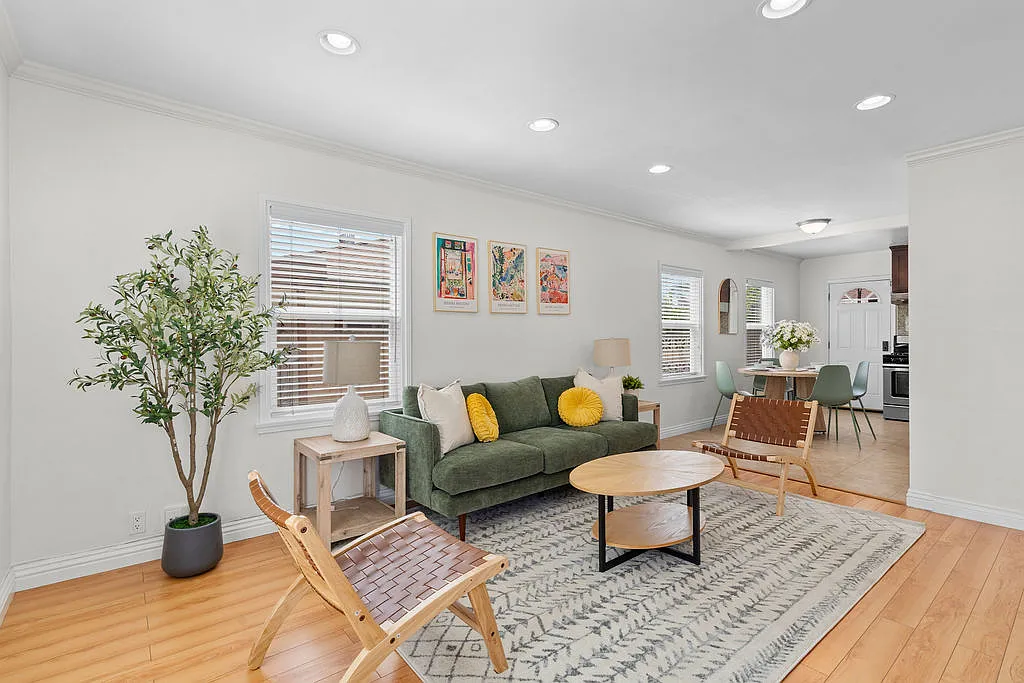 3 bed, 1.5 bath, 1016 sqft, $7,500 — Photo 1